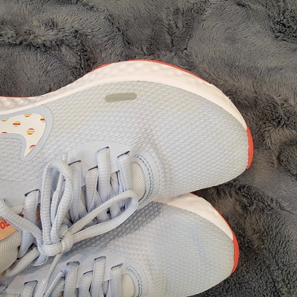 Nike the Women's Revolution 5 Running Shoes - Picture 11 of 14